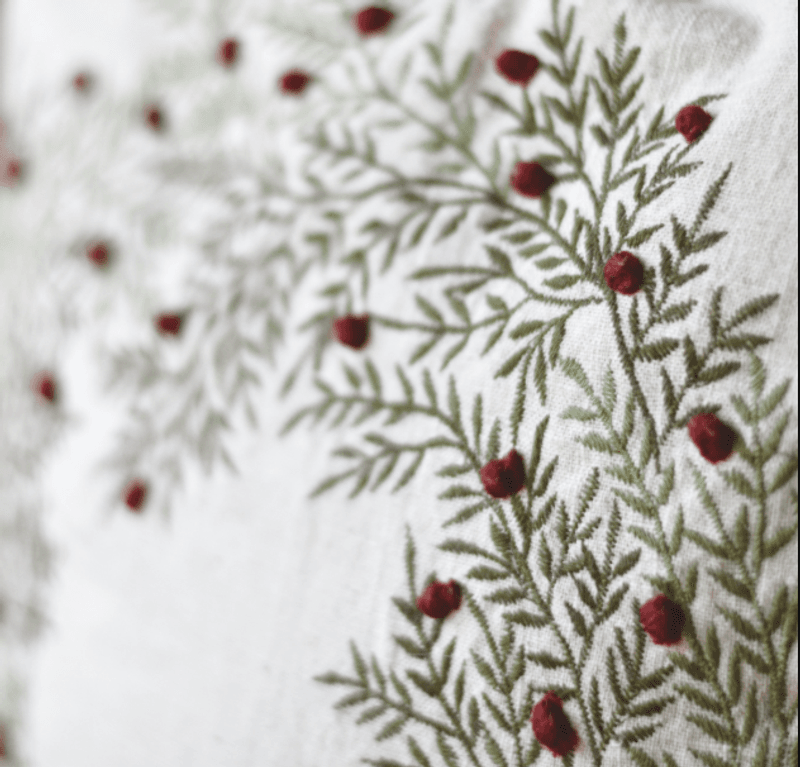 Putetrekk brodert krans