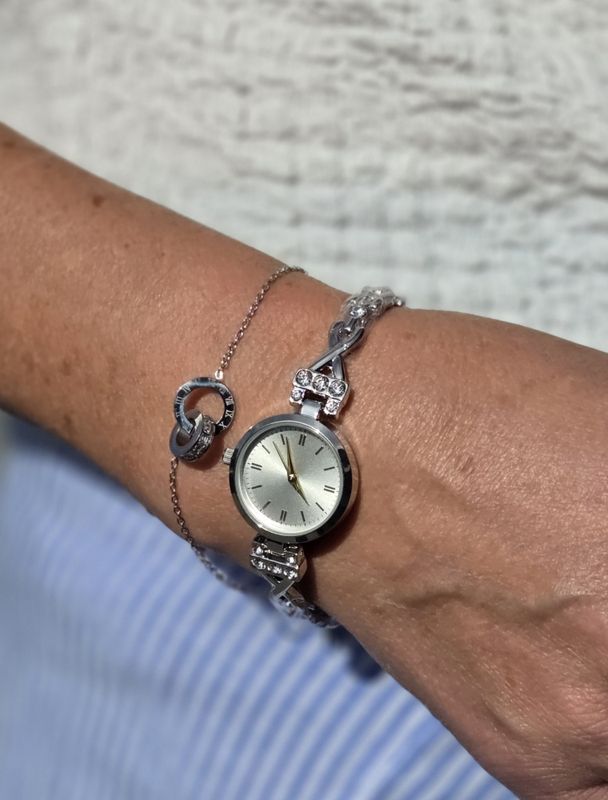 Armbånd og klokke hvit romertall